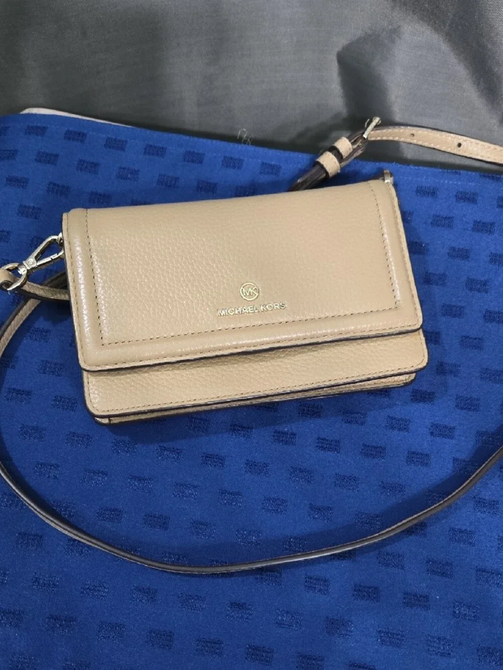 Michael Kors Pebbled Leather Jet Set Crossbody in Beige